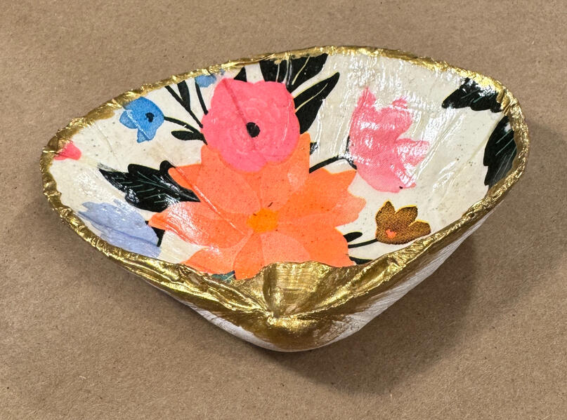 Untitled clam shell ring dish side