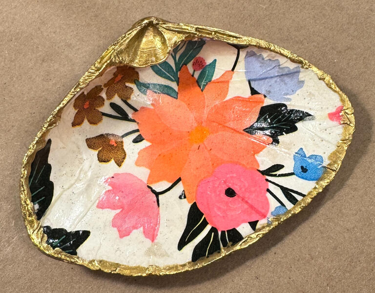 Untitled clam shell ring dish