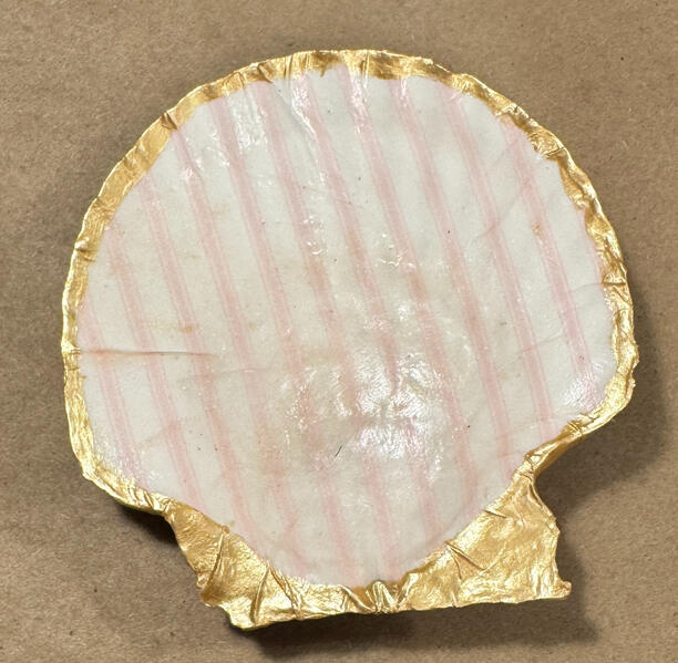 Untitled scallop ring dish side