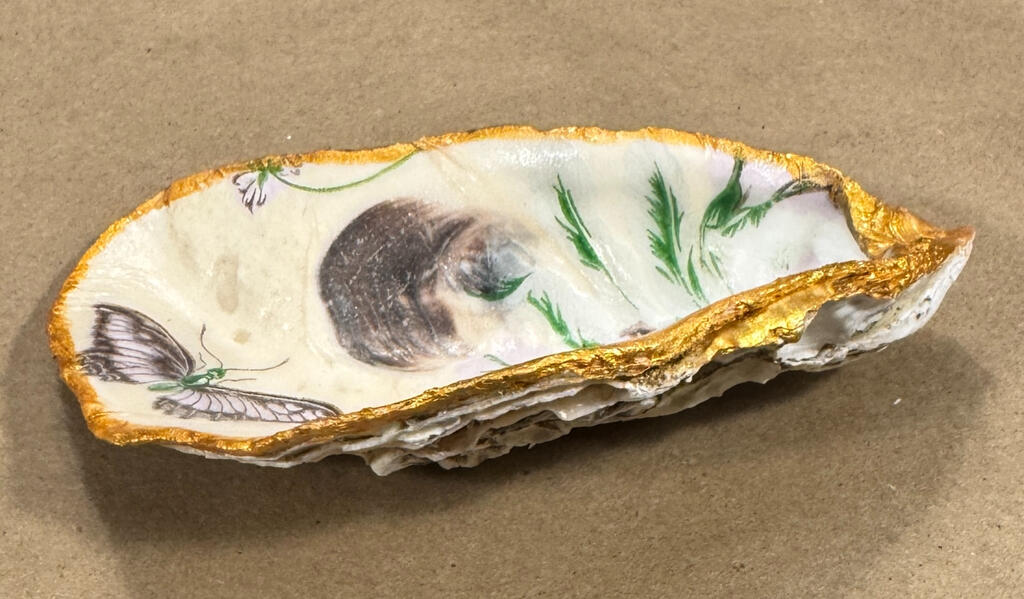 Untitled oyster shell ring dish side